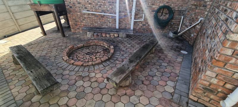 4 Bedroom Property for Sale in Fraaiuitsig Western Cape